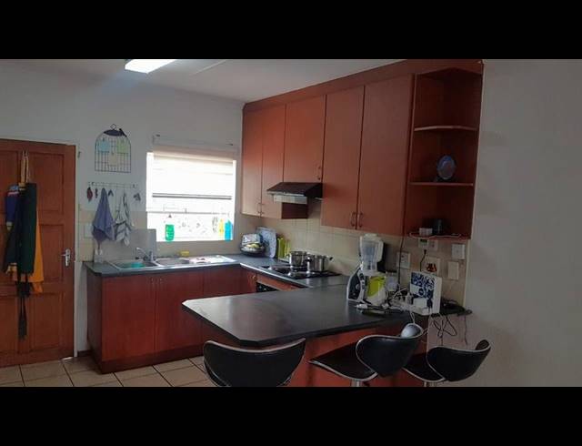 3 BEDROOM TOWNHOUSE FOR SALE IN HEUWELSIG ESTATE